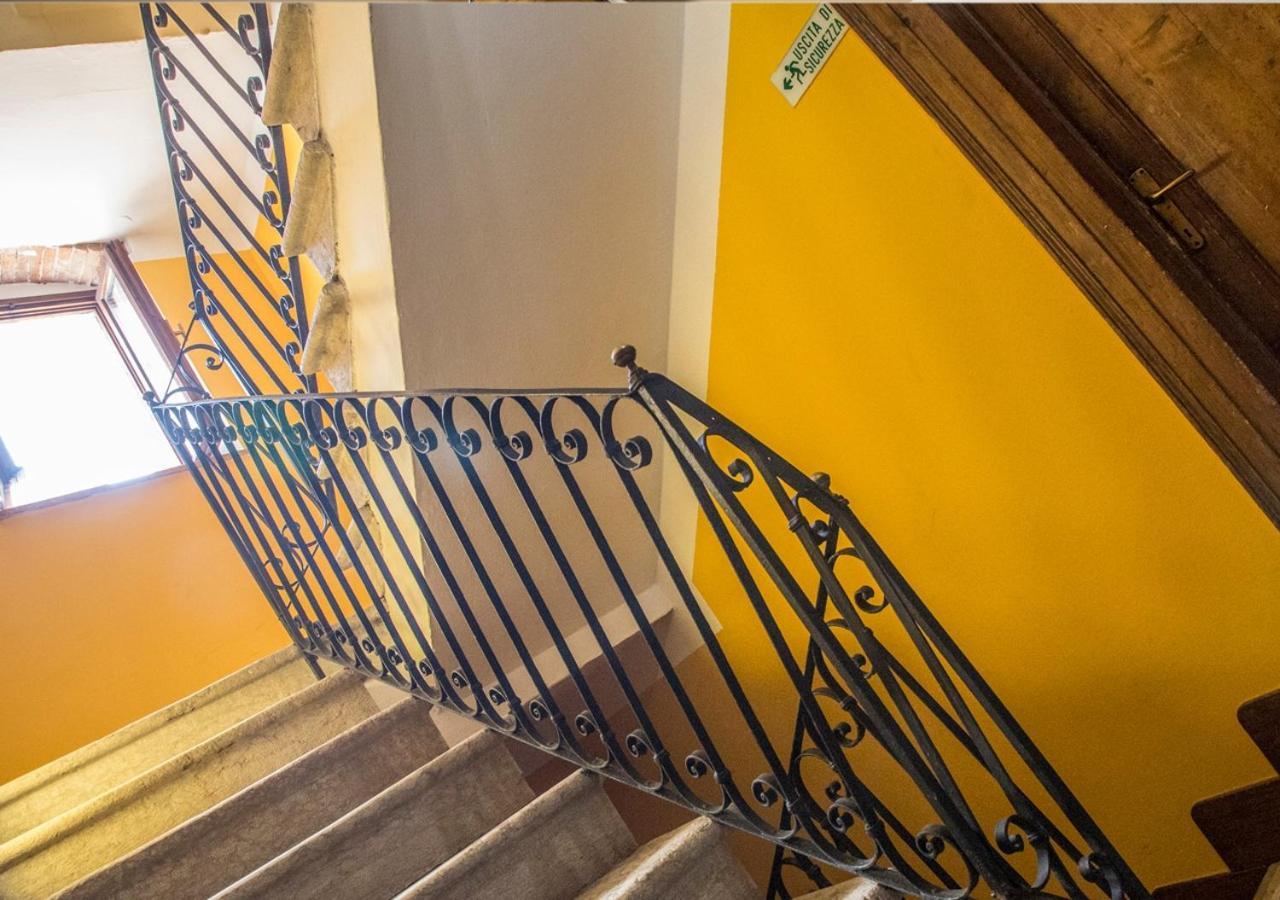 Locanda Al Centrale Caprino Veronese Εξωτερικό φωτογραφία