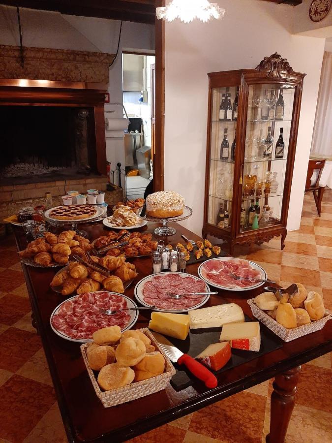 Locanda Al Centrale Caprino Veronese Εξωτερικό φωτογραφία