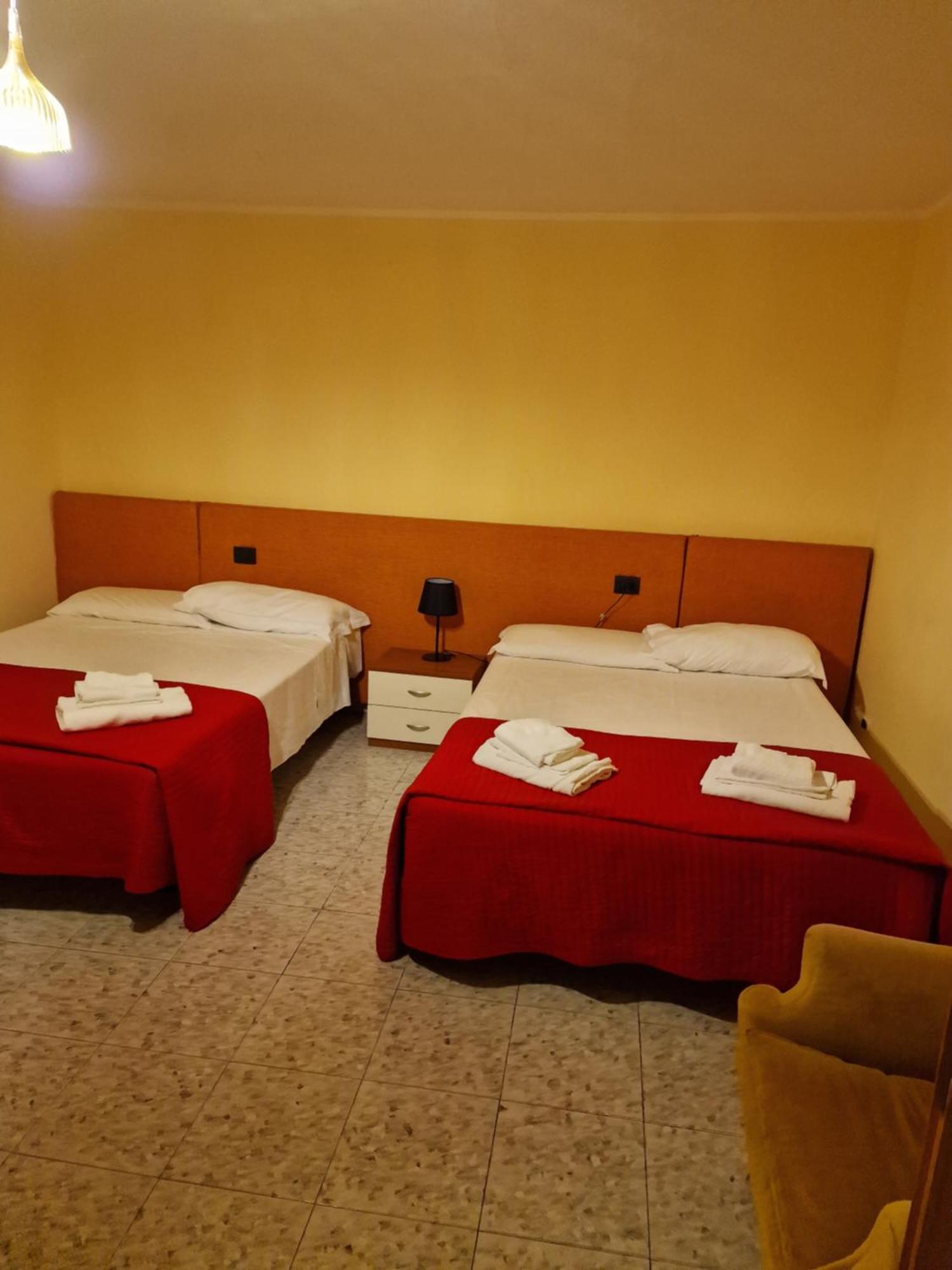 Locanda Al Centrale Caprino Veronese Εξωτερικό φωτογραφία