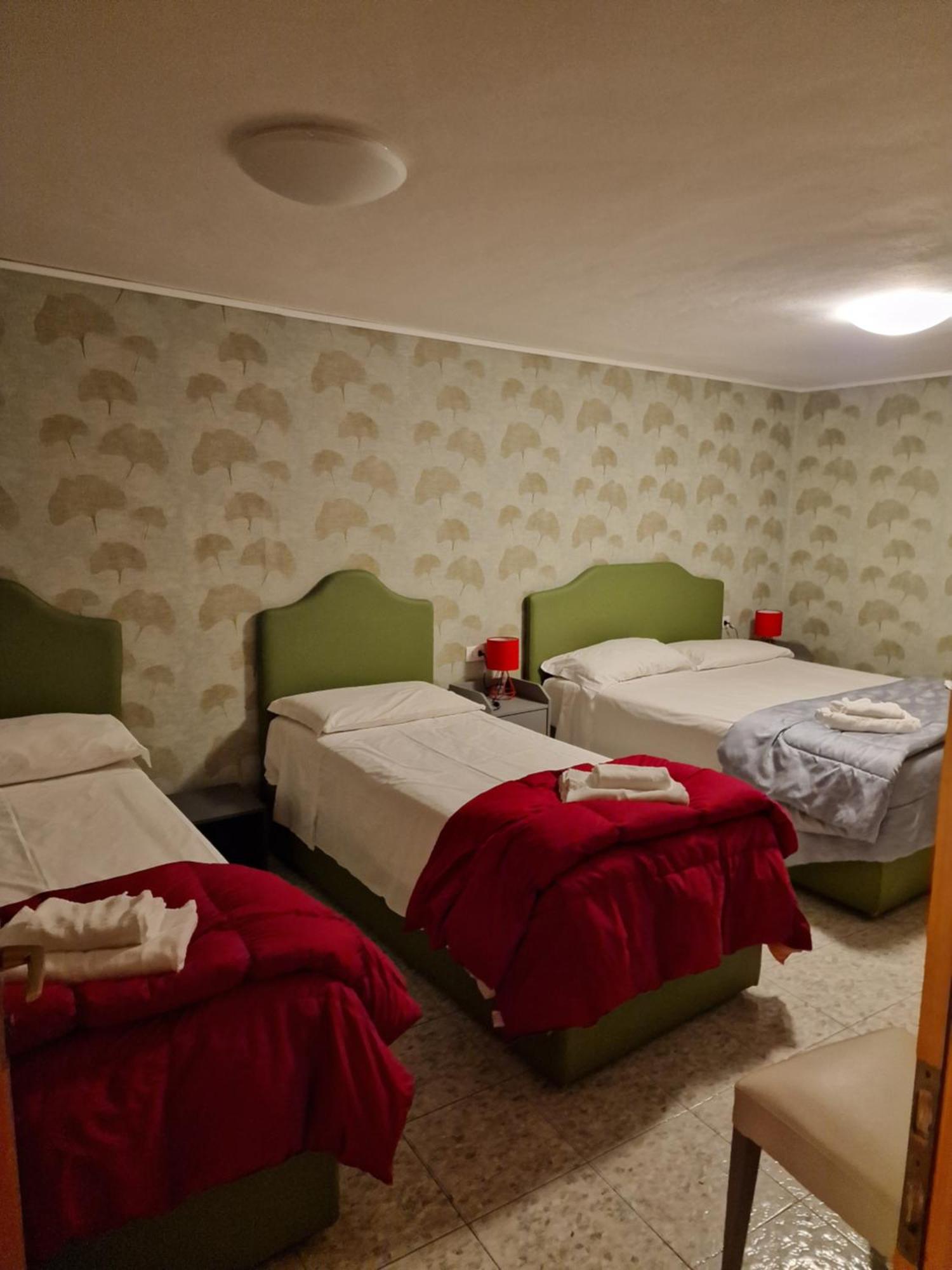 Locanda Al Centrale Caprino Veronese Εξωτερικό φωτογραφία