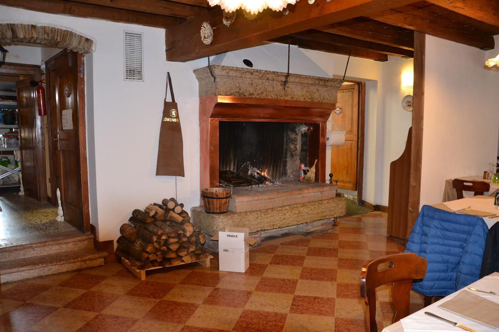 Locanda Al Centrale Caprino Veronese Εξωτερικό φωτογραφία