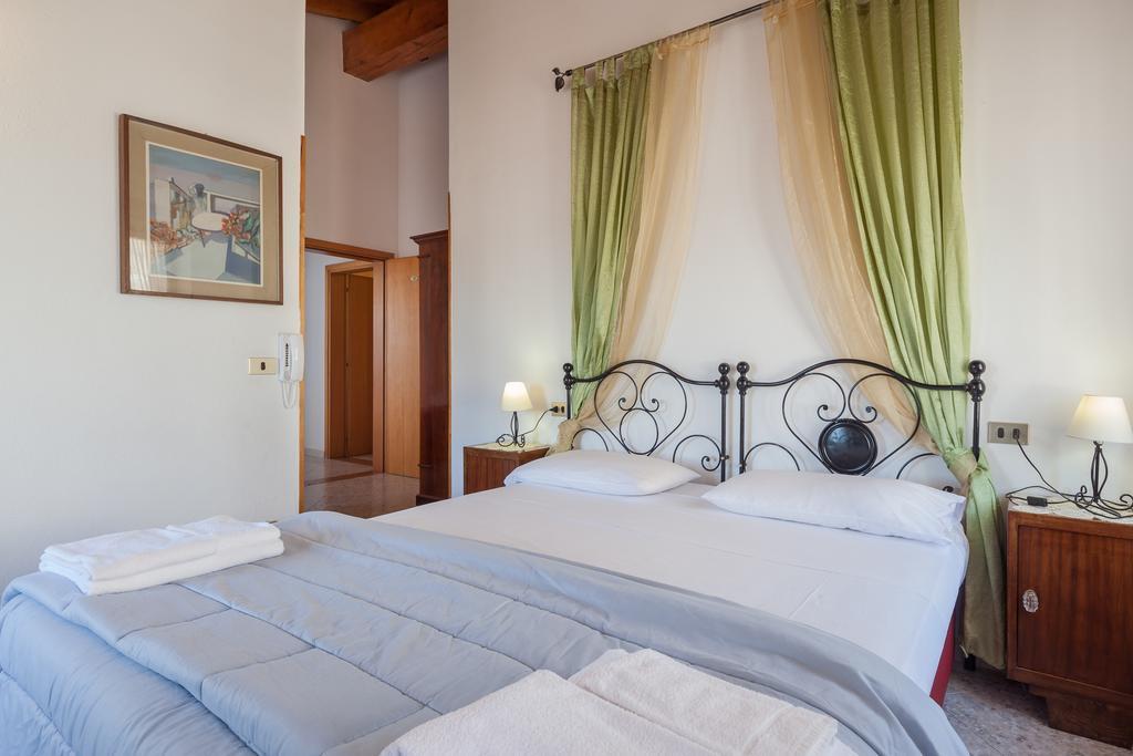 Locanda Al Centrale Caprino Veronese Εξωτερικό φωτογραφία